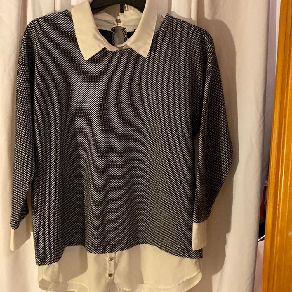 Twofor sweater Navy blue and cream.